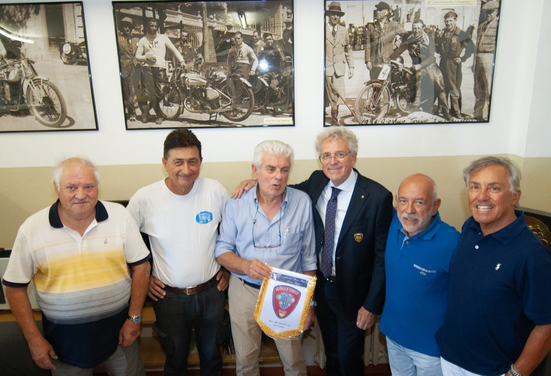 IL PRESIDENTE ASI DOTT. ALBERTO SCURO IN VISITA ALLA SEDE DELL’AUTOCLUB STORICO PESARO “DORINO SERAFINI”.