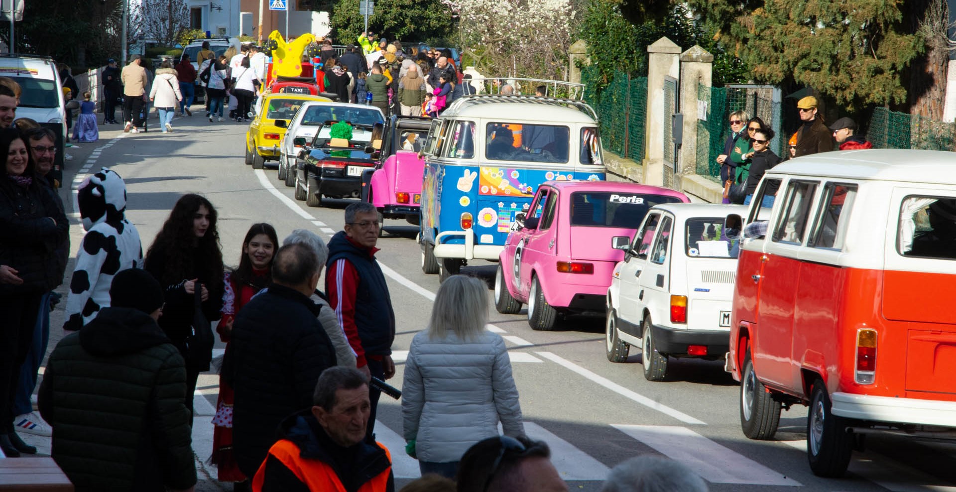 Auto Storiche e Carnevale: un successo a Case Bruciate